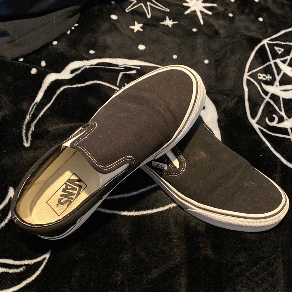 Black low top vans